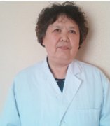 李    英